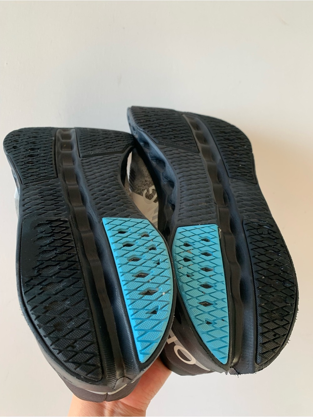 On cloudsurfer Running Men's Athletic Shoes men’s 10.5 - Picture 14 of 15